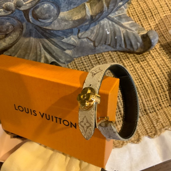 LV Canvas Monogram “Good Luck” Bracelet - Picture 3 of 8